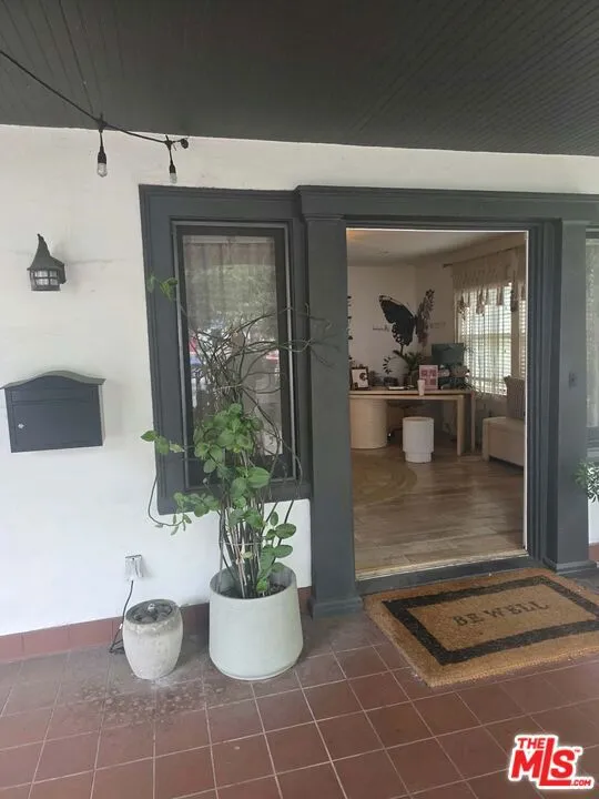 2500 Hyperion Avenue Silver Lake, CA 90027