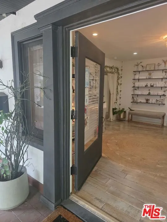 2500 Hyperion Avenue Silver Lake, CA 90027