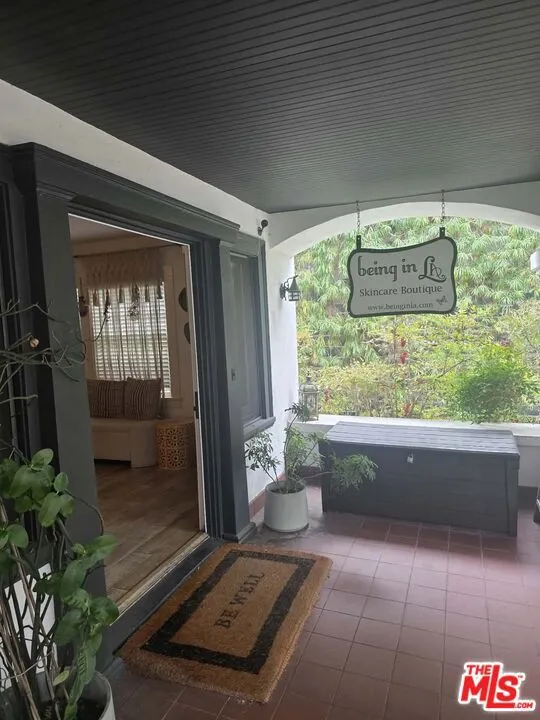 2500 Hyperion Avenue Silver Lake, CA 90027