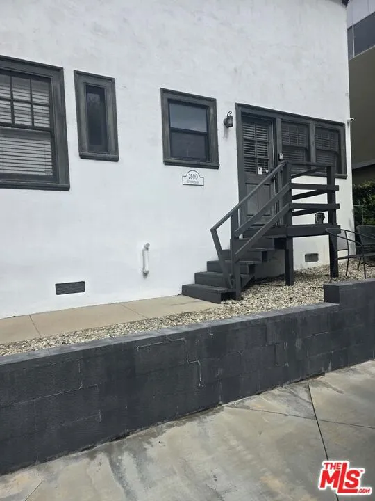 2500 Hyperion Avenue Silver Lake, CA 90027