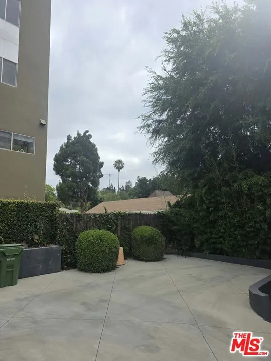 2500 Hyperion Avenue Silver Lake, CA 90027