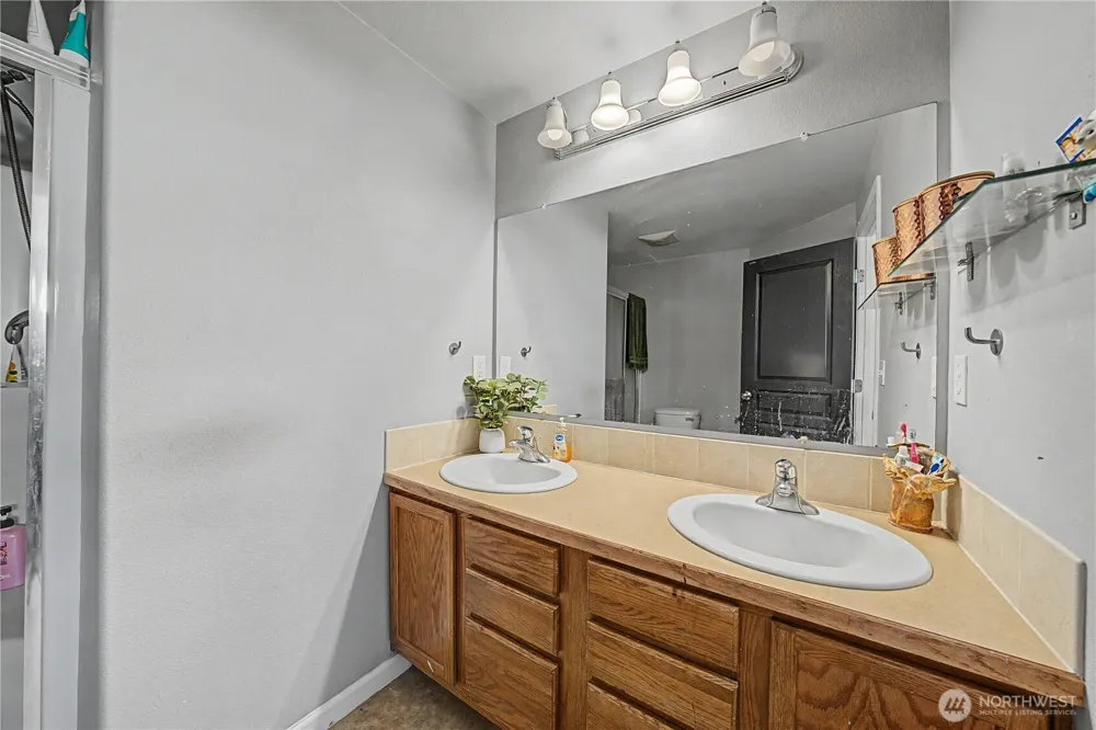 517 Kentucky Drive Moses Lake, WA 98837