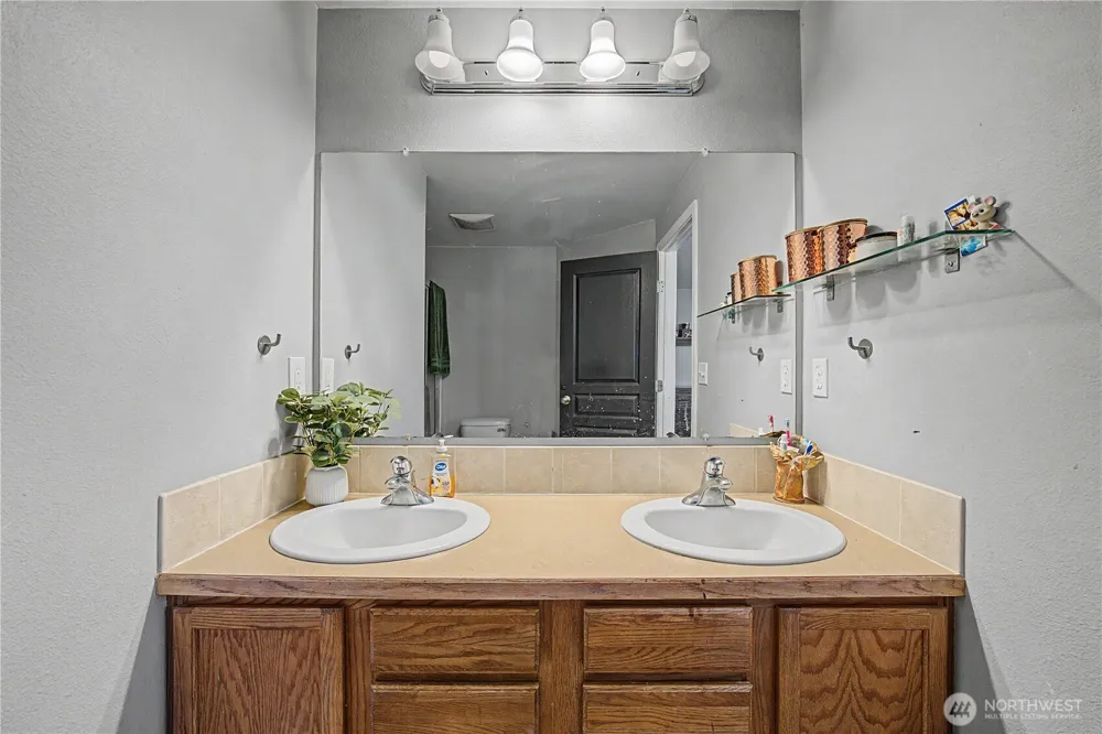 517 Kentucky Drive Moses Lake, WA 98837
