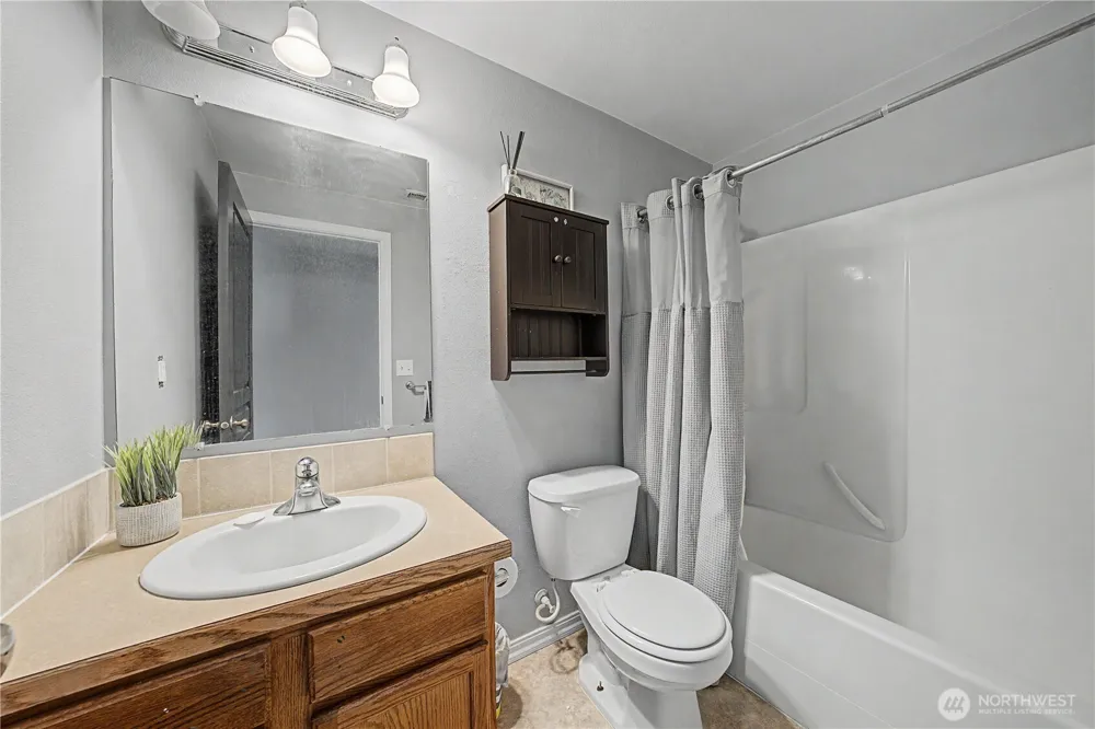517 Kentucky Drive Moses Lake, WA 98837
