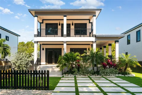 17 Coral Way