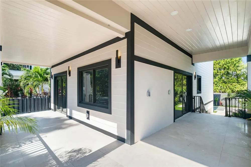 17 Coral Way Key Largo, FL 33037