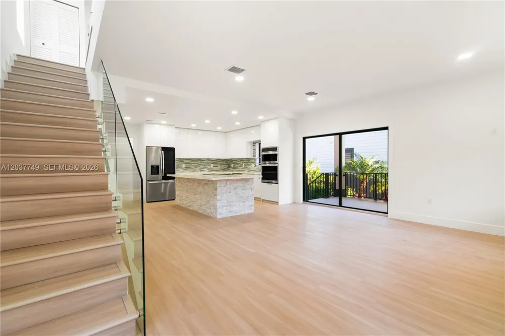 17 Coral Way Key Largo, FL 33037