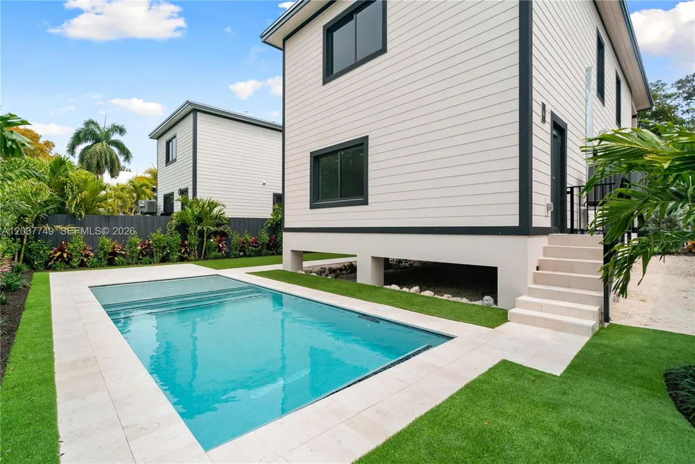 17 Coral Way Key Largo, FL 33037