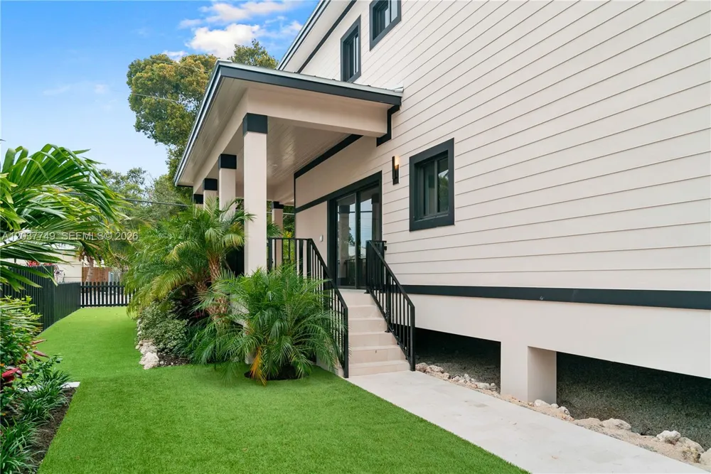 17 Coral Way Key Largo, FL 33037