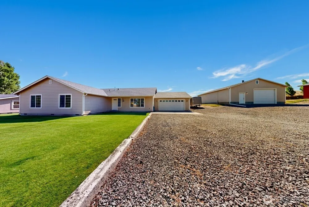 107 S Hill Street Weston, OR 97886