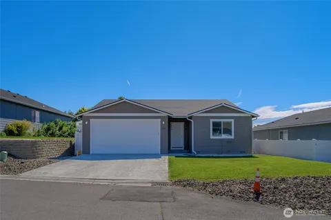 1133 S New Oak Lane