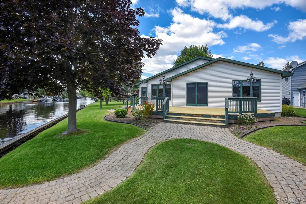 119 Pocahontas Trail Denton Township, MI 48651