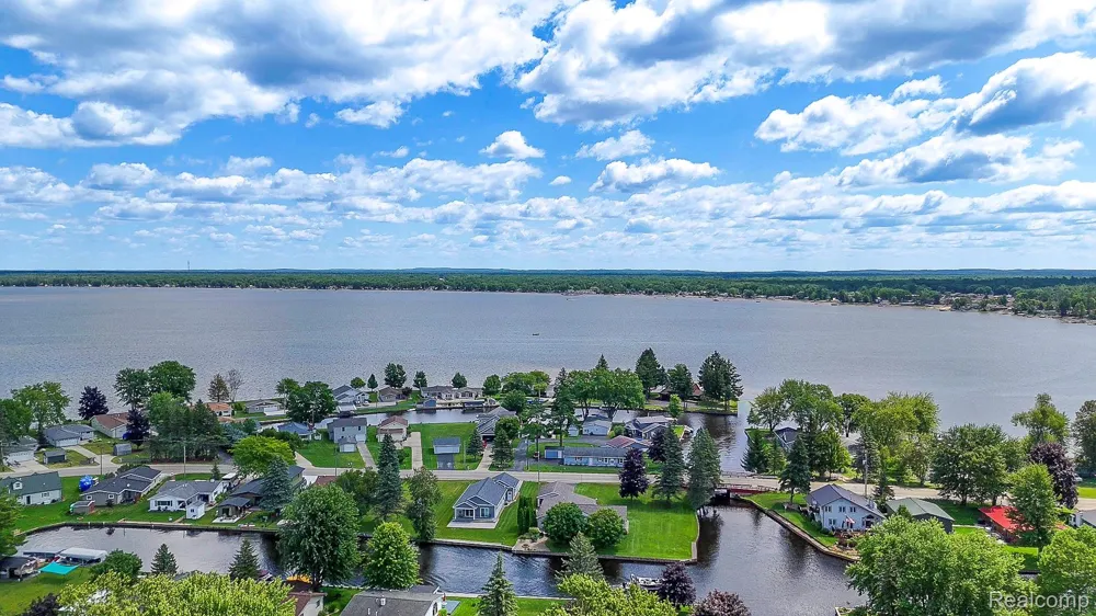 119 Pocahontas Trail Denton Township, MI 48651