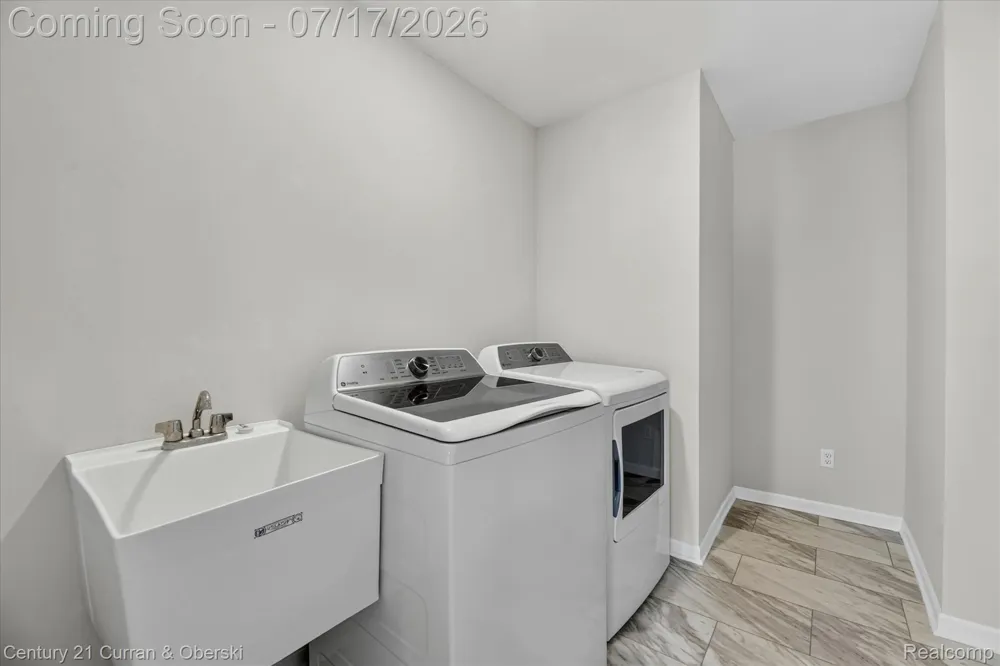 8404 Capstone Drive White Lake Charter Township, MI 48386