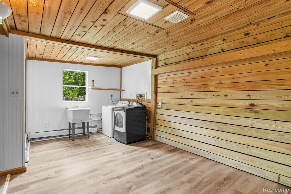 7313 River Road Flushing Charter Township, MI 48433