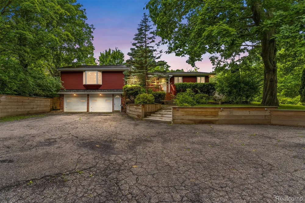 7313 River Road Flushing Charter Township, MI 48433