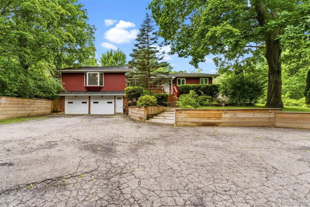 7313 River Road Flushing Charter Township, MI 48433