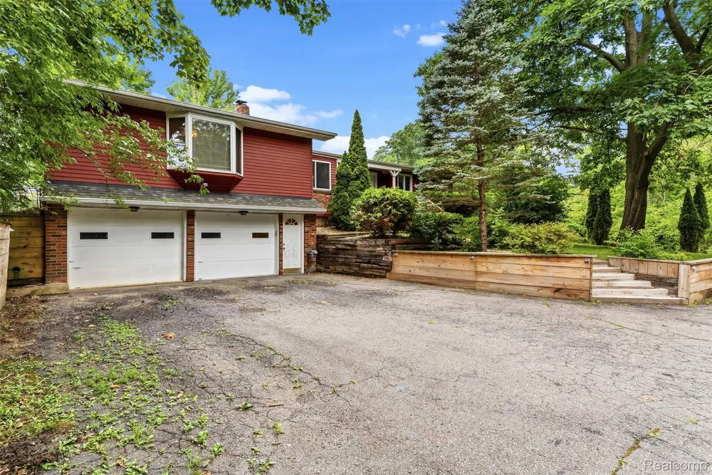 7313 River Road Flushing Charter Township, MI 48433