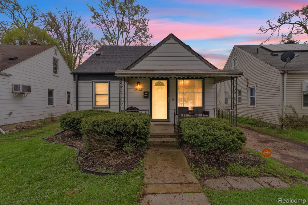 15482 Winston Redford Charter Township, MI 48239