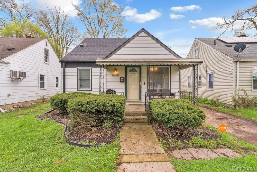 15482 Winston Redford Charter Township, MI 48239