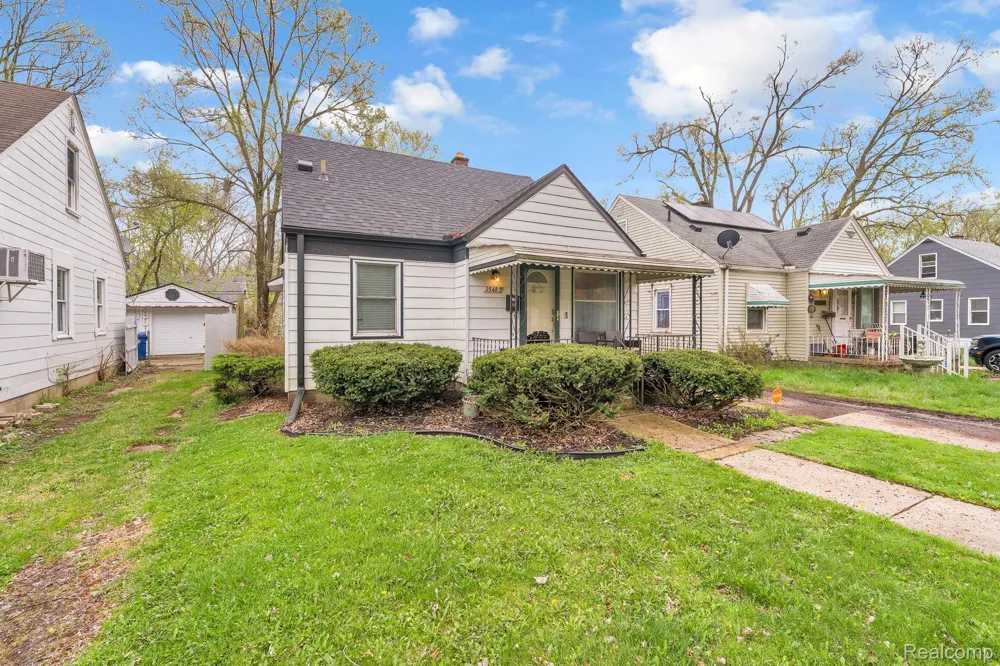 15482 Winston Redford Charter Township, MI 48239