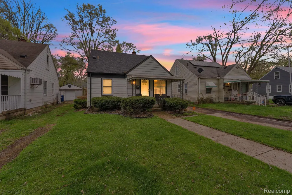 15482 Winston Redford Charter Township, MI 48239