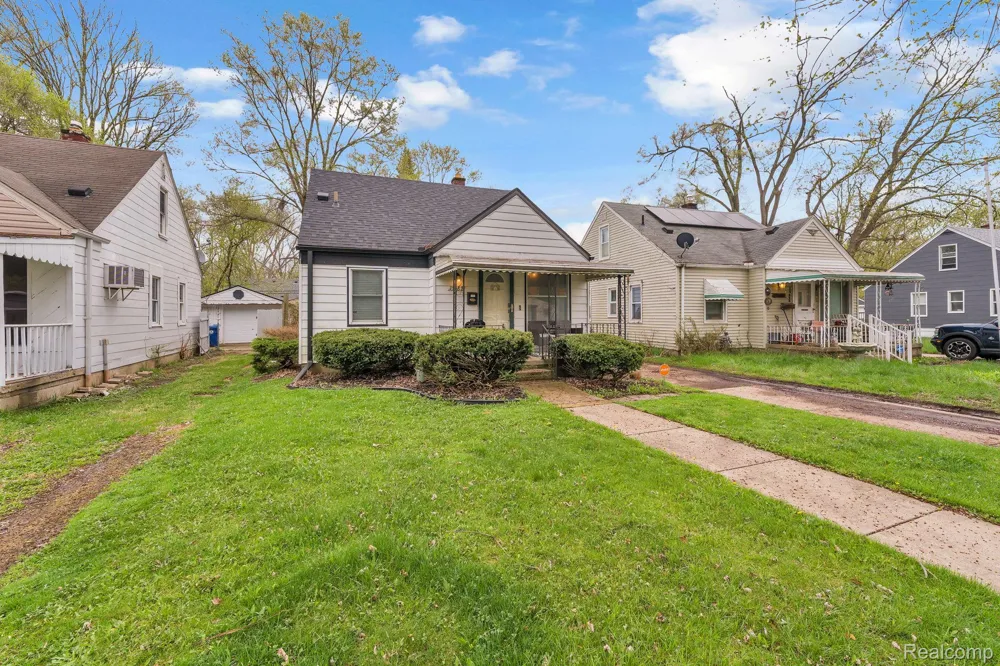 15482 Winston Redford Charter Township, MI 48239