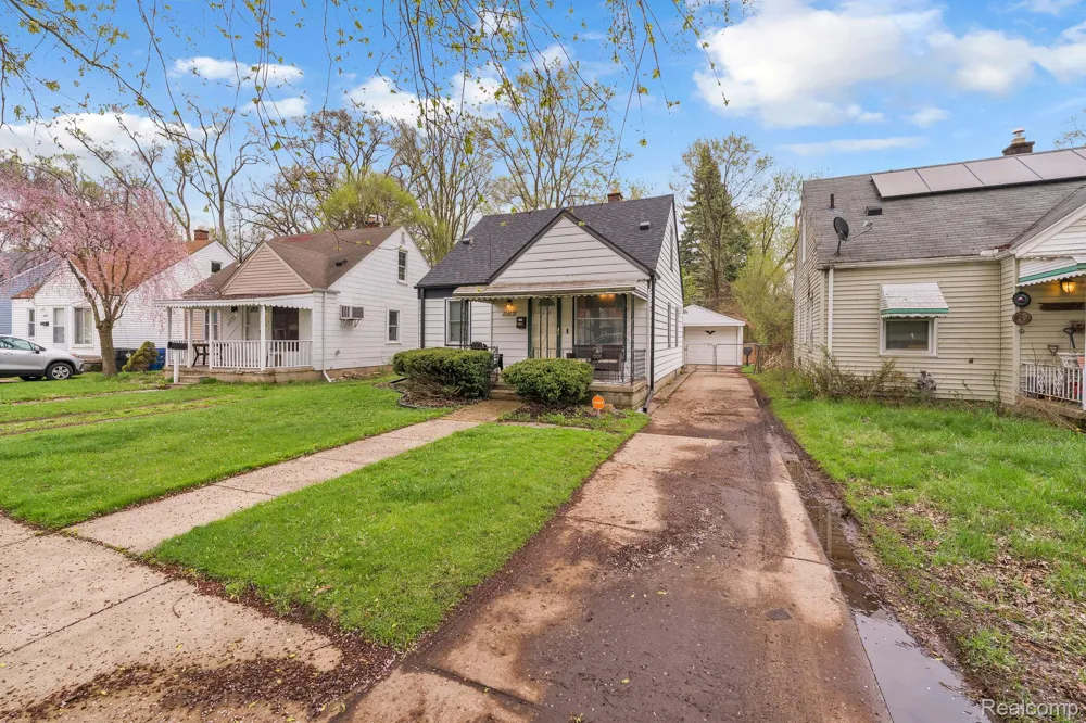 15482 Winston Redford Charter Township, MI 48239