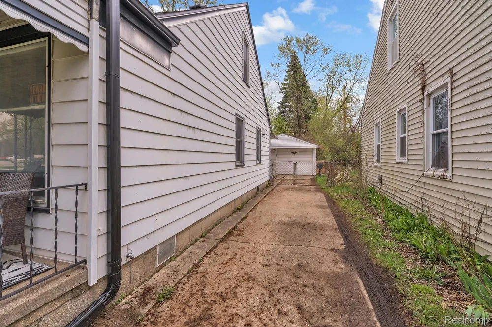 15482 Winston Redford Charter Township, MI 48239