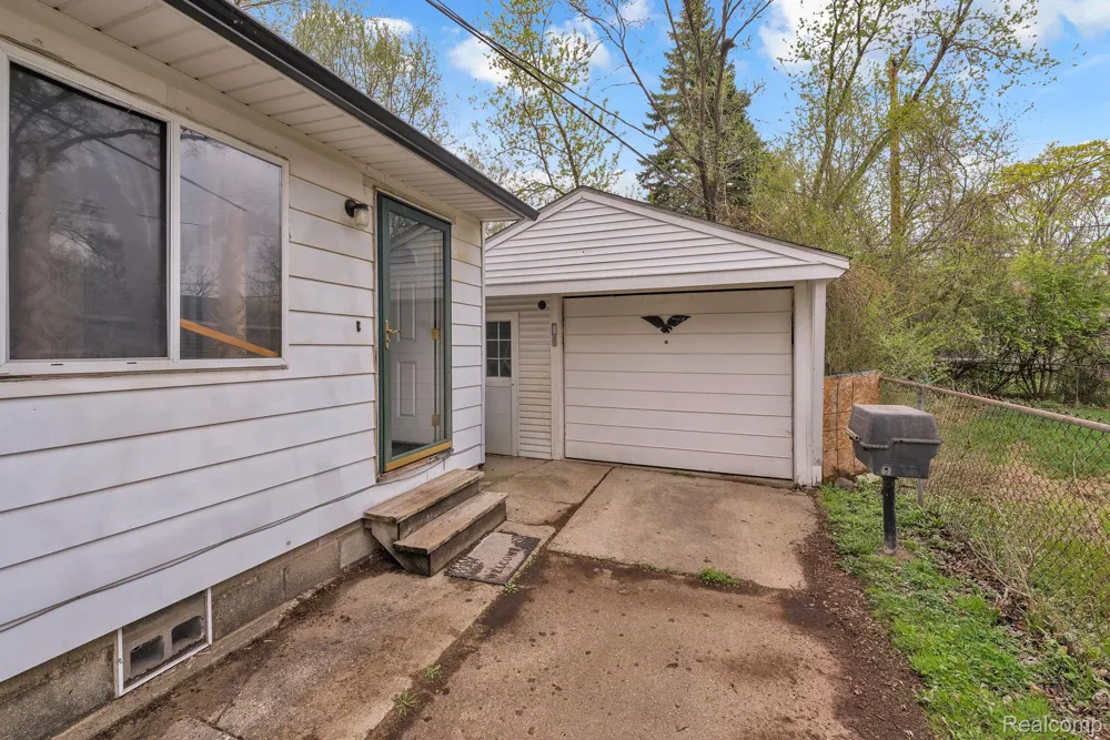 15482 Winston Redford Charter Township, MI 48239