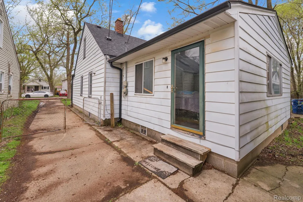 15482 Winston Redford Charter Township, MI 48239