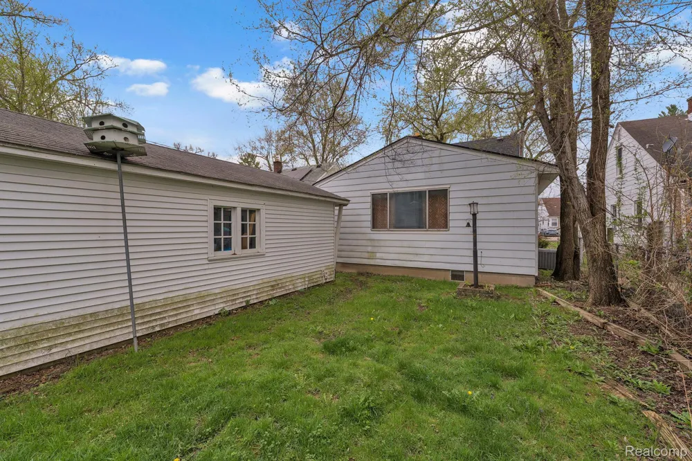 15482 Winston Redford Charter Township, MI 48239
