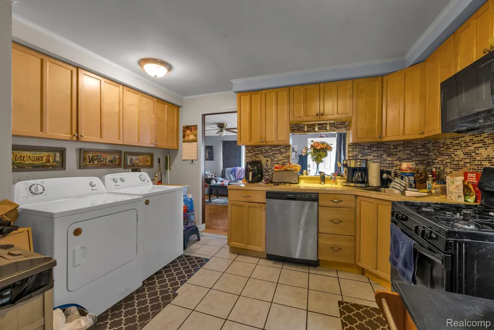 15482 Winston Redford Charter Township, MI 48239