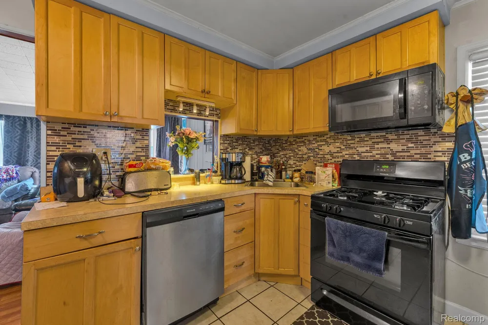 15482 Winston Redford Charter Township, MI 48239