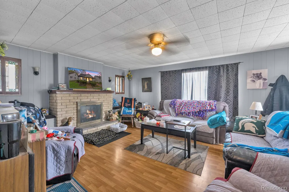 15482 Winston Redford Charter Township, MI 48239