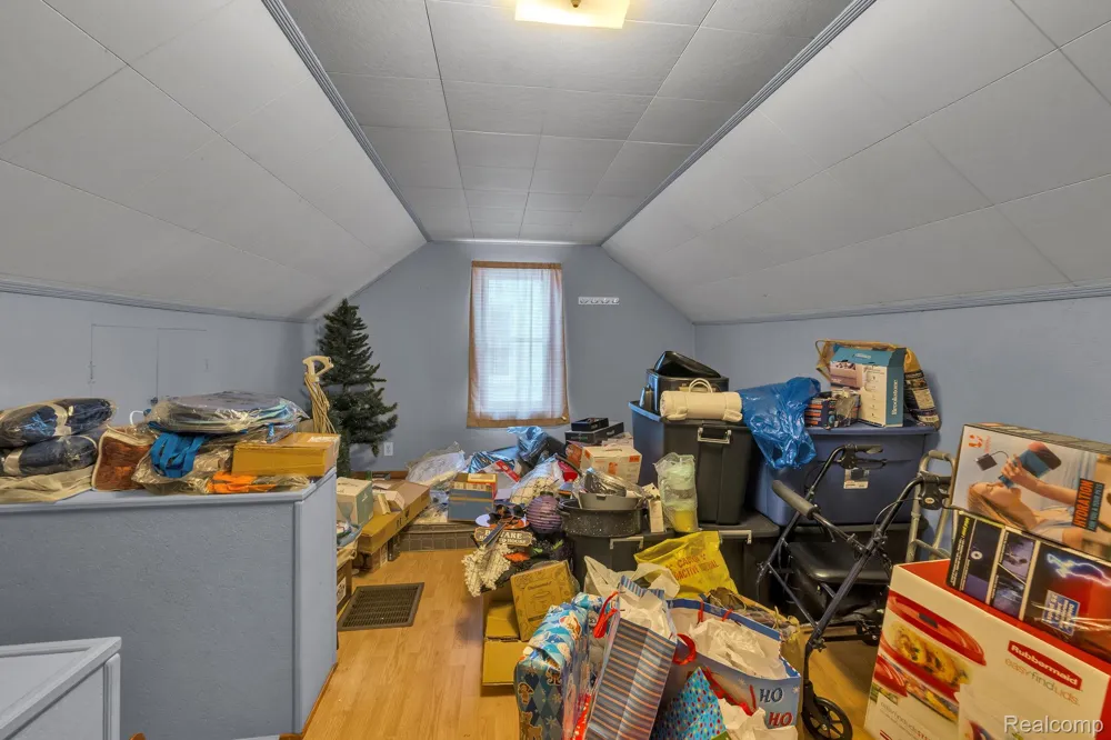 15482 Winston Redford Charter Township, MI 48239