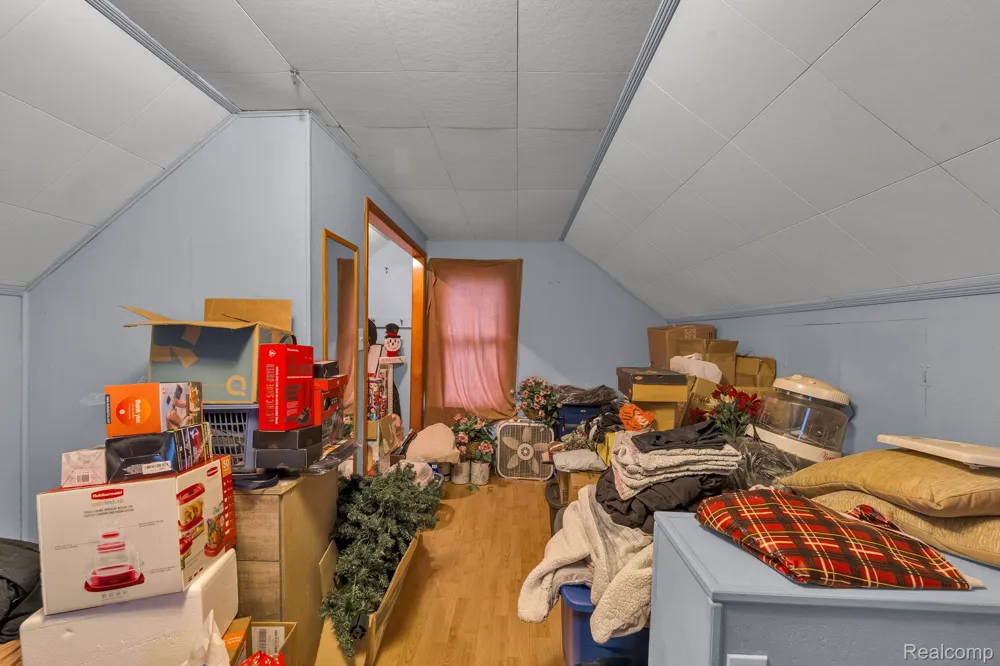 15482 Winston Redford Charter Township, MI 48239