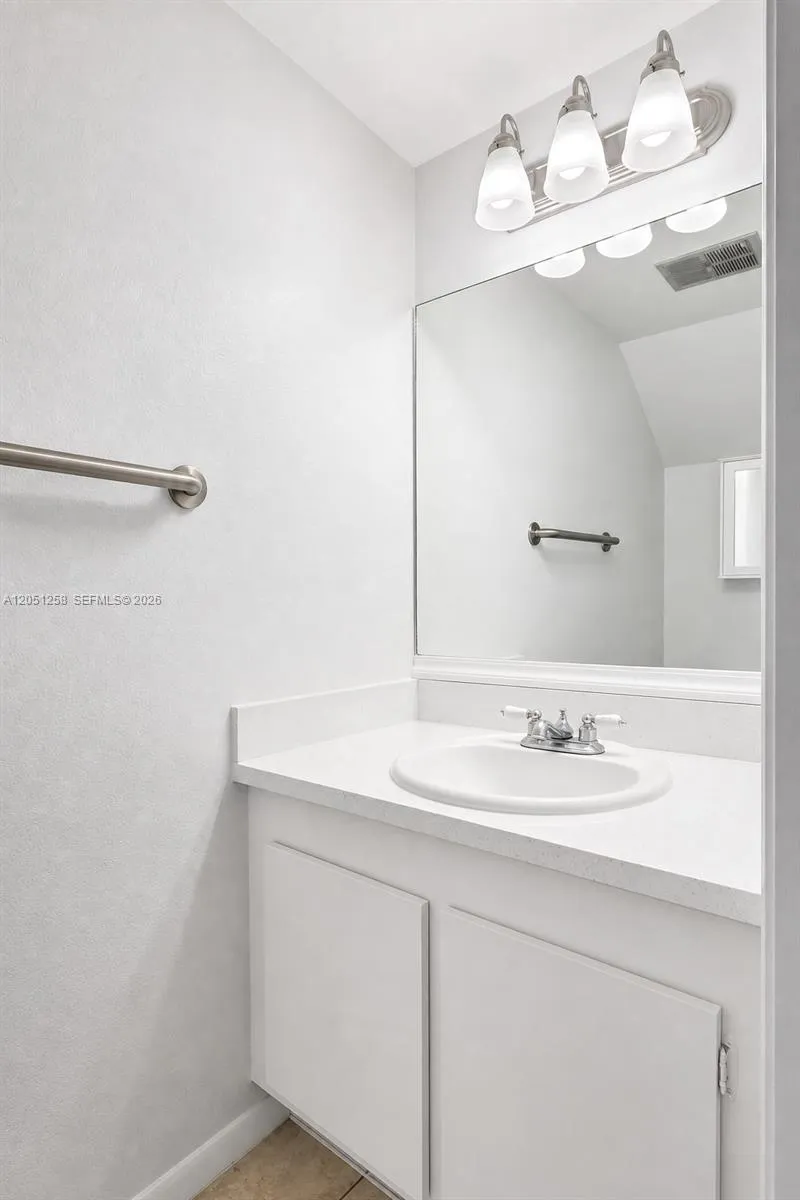 9821 NW 37th St #7F Sunrise, FL 33351