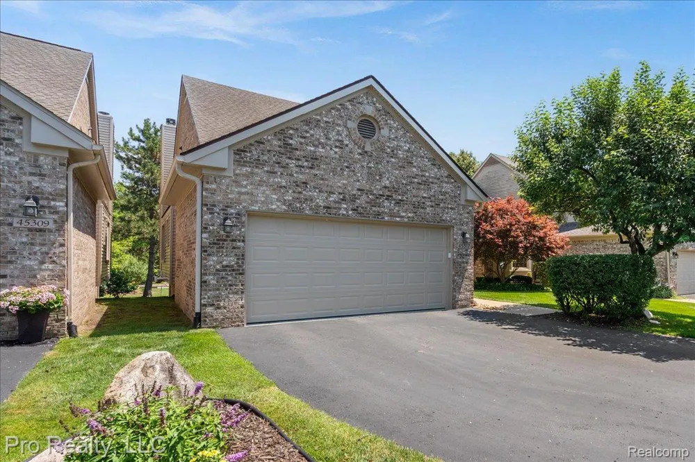 45317 Stonehedge Drive Plymouth Charter Township, MI 48170