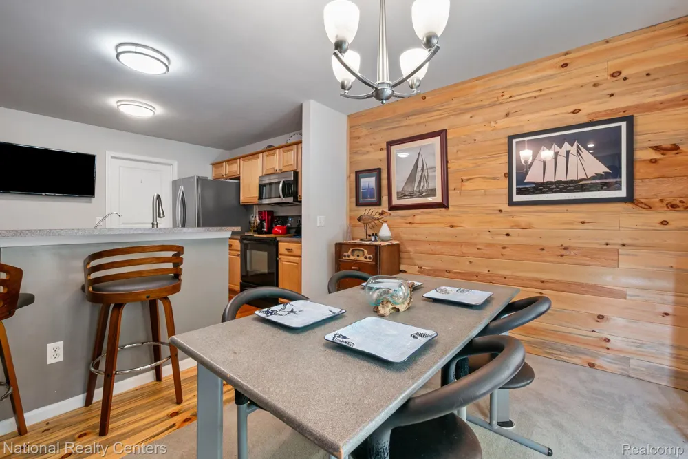 8019 Springdale Drive White Lake Charter Township, MI 48386