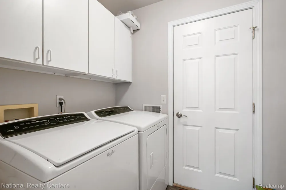 8019 Springdale Drive White Lake Charter Township, MI 48386