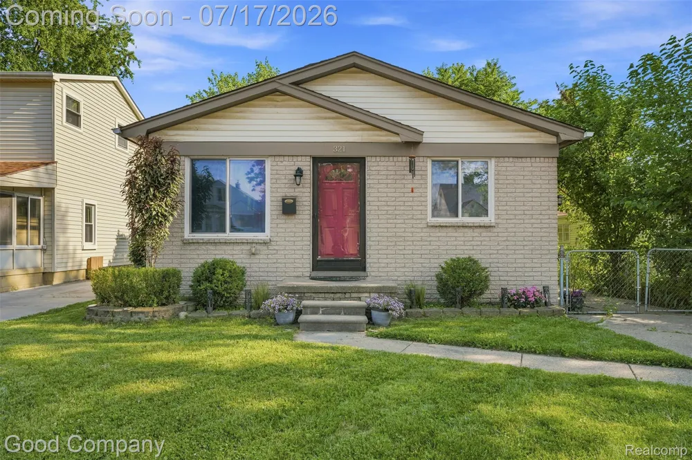 321 Manatee Avenue Hazel Park City, MI 48030