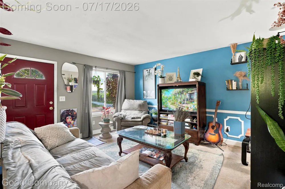 321 Manatee Avenue Hazel Park City, MI 48030