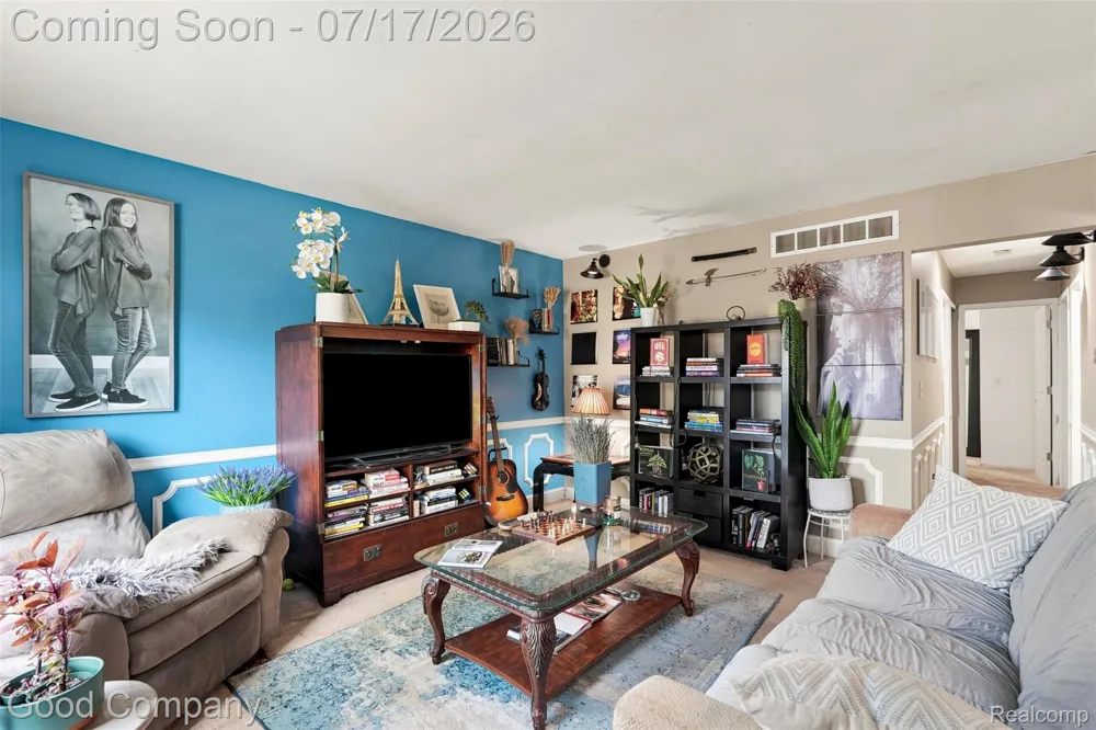 321 Manatee Avenue Hazel Park City, MI 48030