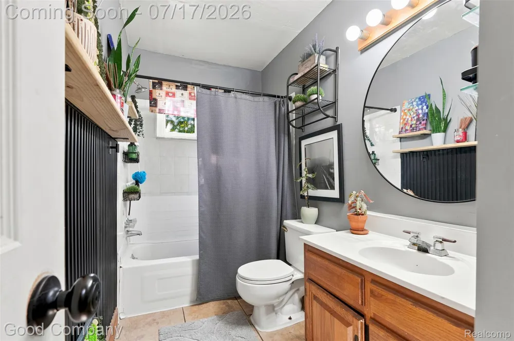 321 Manatee Avenue Hazel Park City, MI 48030