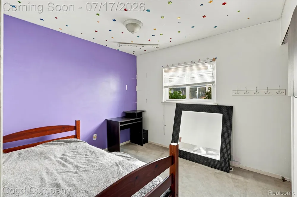 321 Manatee Avenue Hazel Park City, MI 48030