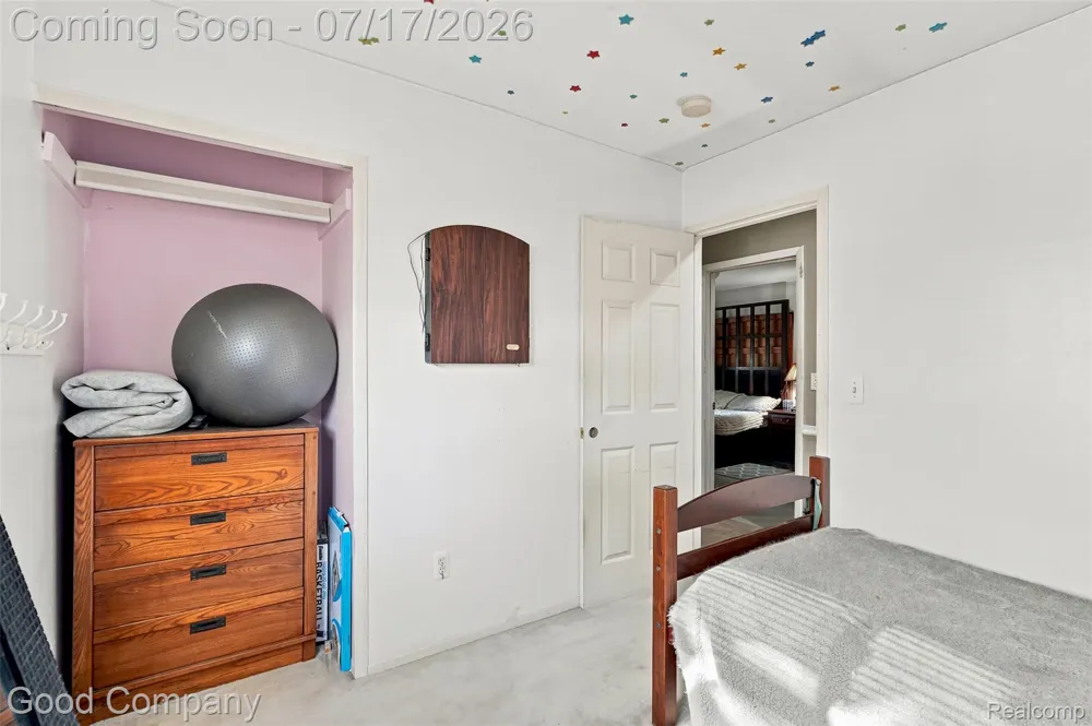 321 Manatee Avenue Hazel Park City, MI 48030