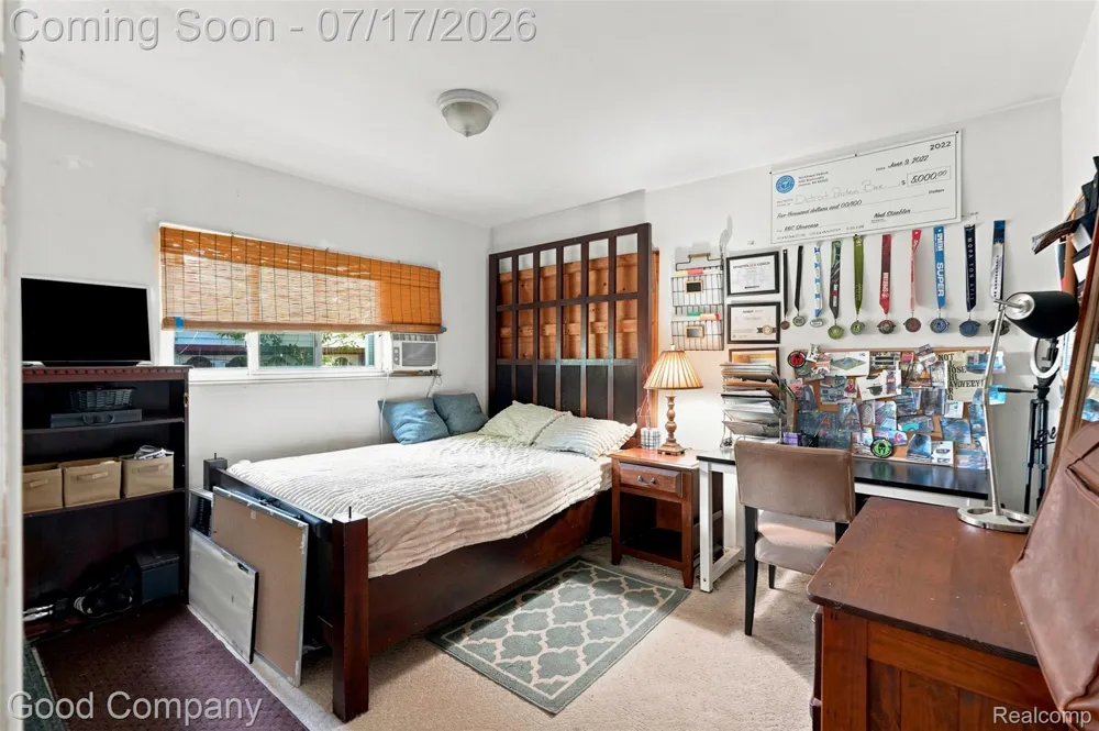 321 Manatee Avenue Hazel Park City, MI 48030