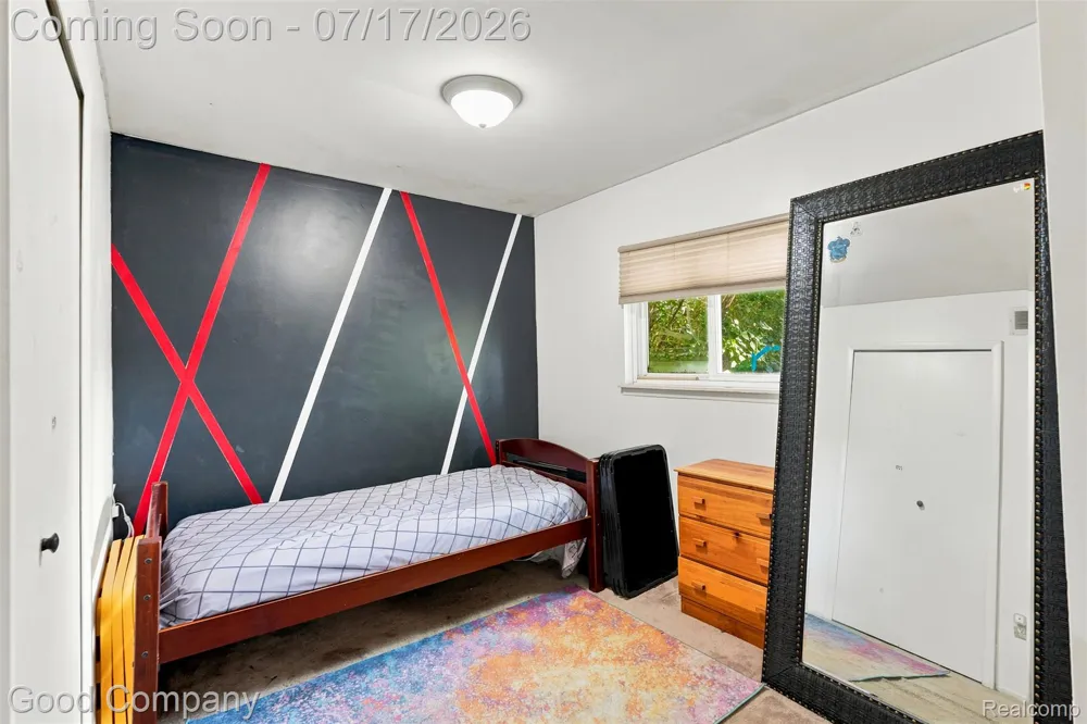 321 Manatee Avenue Hazel Park City, MI 48030