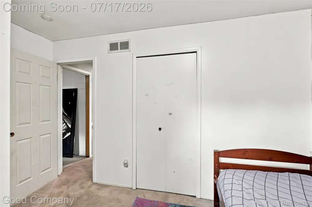 321 Manatee Avenue Hazel Park City, MI 48030